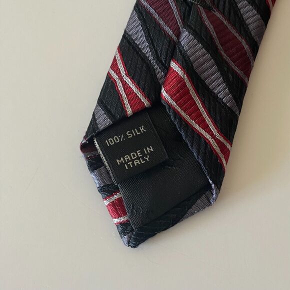 Jos. A. Bank 59” Men’s Tie 100% Silk Made In Italy Red Black Gray Pattern - Picture 2 of 6